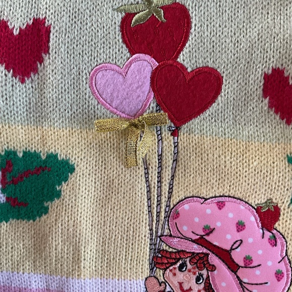 Women'sStrawberry Shortcake Hearts Embroidery Berry Knit Sweater M NWT - Picture 4 of 8